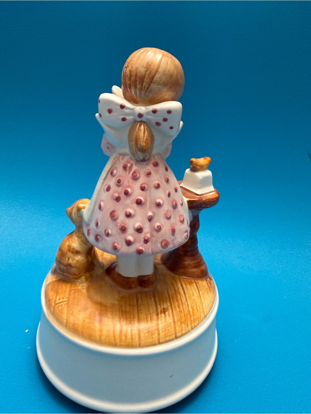 Vintage 1974 Holly Hobbie Porcelain Music Box Japan “Someone Dear” - Picture 2 of 4